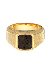 Bague en or avec une surface texturée et un centre en pierre noire carrée. L'anneau est large et présente une finition polie autour de la pierre.