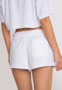 OCEANSAPART WILLOW - Pantaloncini sportivi - white