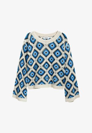 Hæklet trøje med diamantmønster i blå og sort på en cremefarvet baggrund, cropped design og vide ærmer.