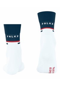 Calzini bianchi con una parte superiore a coste blu navy che presenta la parola "FALKE" in bianco. Accentuati da una striscia rossa e blu navy vicino alla parte superiore e dettagli del logo sul tallone.