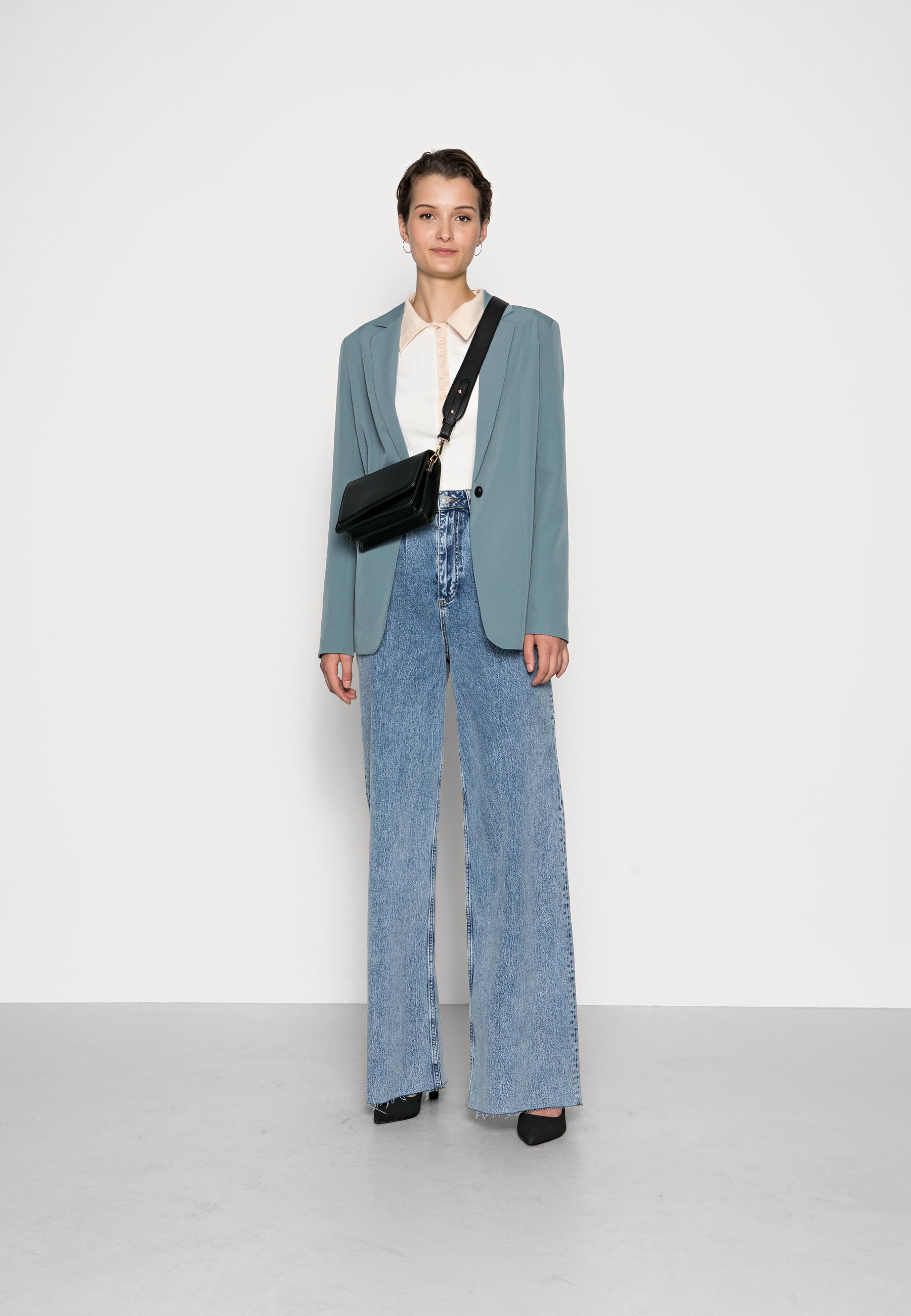 NA-KD Tall WIDE LEG - Jeans a zampa - mid blue/blu - Zalando.it