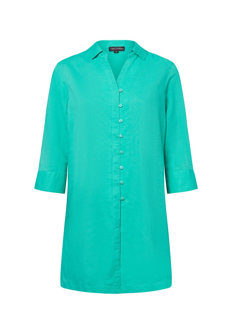 Turquoise shirt met een knoopsluiting aan de voorkant, puntige kraag en driekwartmouwen. Stijlvolle textuur met een lichte glans.