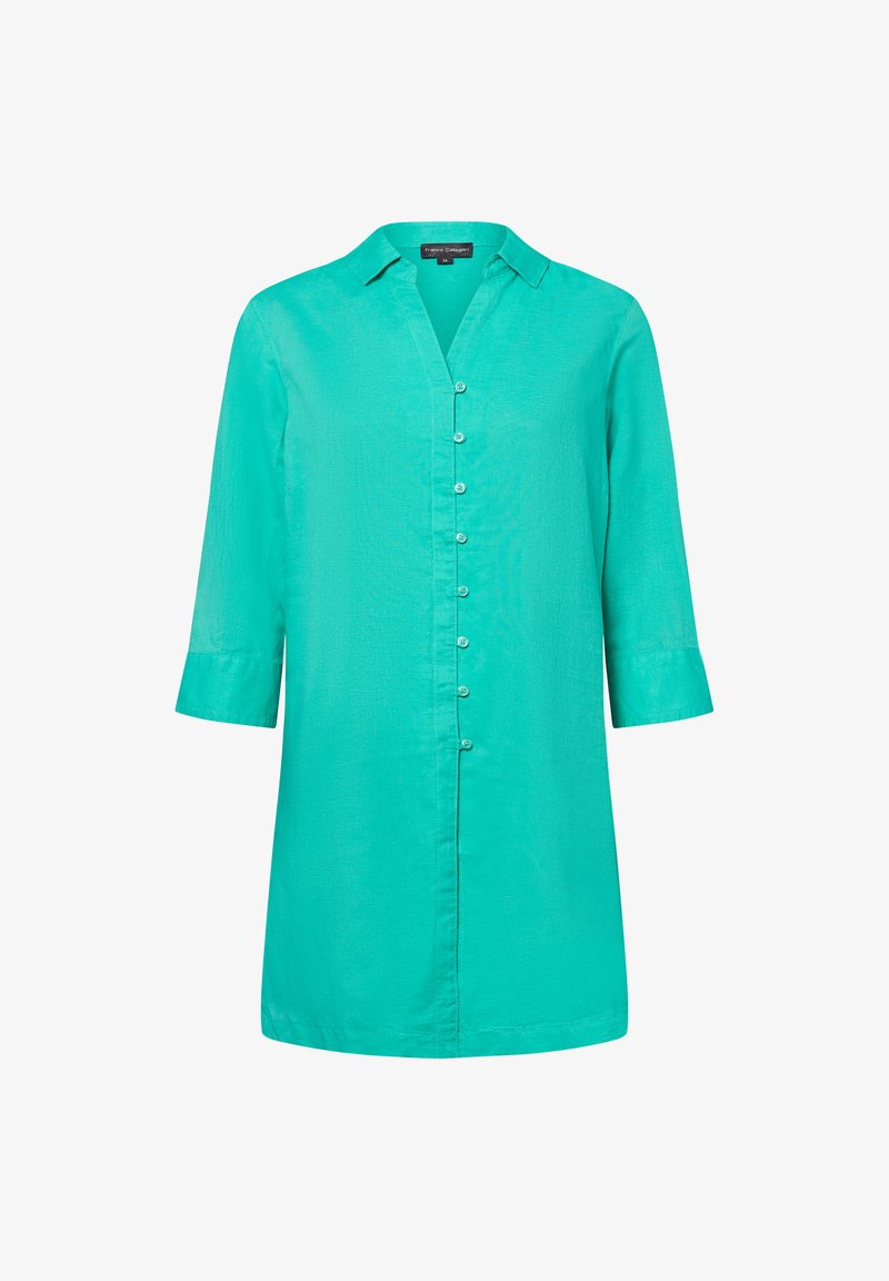 Turquoise shirt met een knoopsluiting aan de voorkant, puntige kraag en driekwartmouwen. Stijlvolle textuur met een lichte glans.