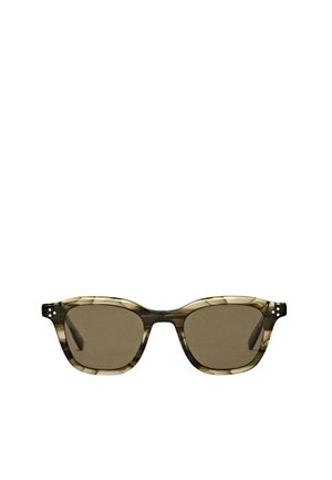 - Okulary przeciwsłoneczne