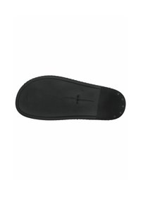 Černá gumová podrážka boty, plochý design s texturovanými vzory a malými hřebíky pro lepší přilnavost. Hladký povrch s vymezenou oblastí paty.