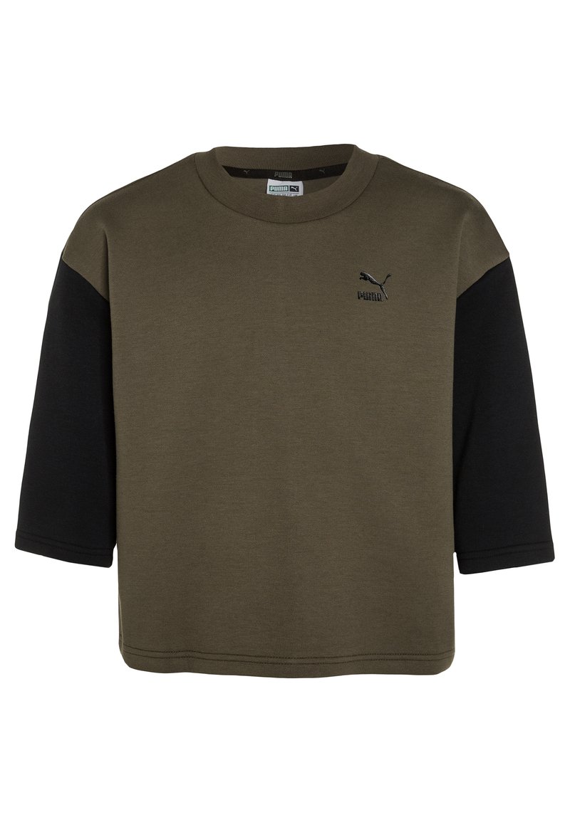 Felpa corta a maniche corte, corpo verde oliva con maniche nere, colletto a costine, presenta logo Puma ricamato in nero.