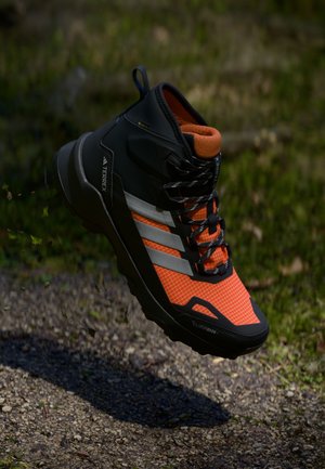 SKYCHASER AX5 MID GTX CLIMA - Winter boots - core black/matte silver/semi impact orange