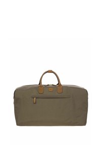SAC DE SPORT OLIVE EN TOILE ROBUSTE, AVEC DES ACCENTS EN CUIR, DEUX ANSES SUPÉRIEURES ET UNE POCHE AVANT ZIPPÉE. FORME RECTANGULAIRE.