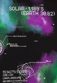 Tela negra con patrones cósmicos coloridos en verde y morado. El texto incluye coordenadas y frases relacionadas con la exploración y la investigación espacial.