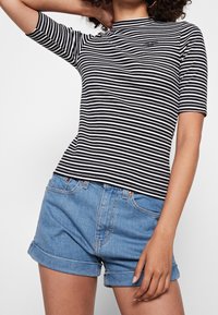 Pepe Jeans Camiseta estampada - black