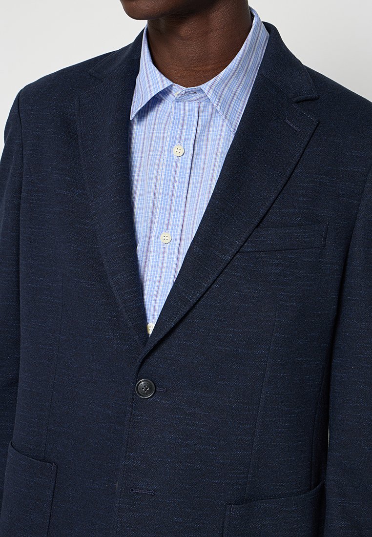 SLIM FIT