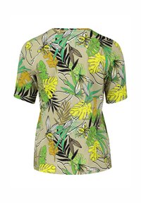 T-Shirt mit kurzen Ärmeln, das einen beigen Hintergrund mit einem bunten, tropischen Blättermuster in Grün, Gelb und Schwarz aufweist. Aus weichem, leichtem Stoff.