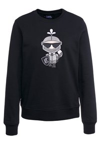 Sudadera negra con un gráfico de caballero en tonos plateados, que presenta un diseño de escudo y casco. Fabricada con material suave y con puños acanalados.