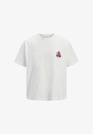 T-shirt blanc à manches courtes avec un petit graphisme bordeaux représentant une fontaine et du texte sur le côté gauche de la poitrine, vue de face sur fond uni.