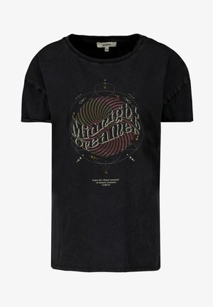 Czarny bawełniany t-shirt z spiralnym wzorem graficznym w kolorach czerwonym, zielonym i złotym z napisem "Midnight Dreamer" oraz dodatkowymi napisami poniżej.