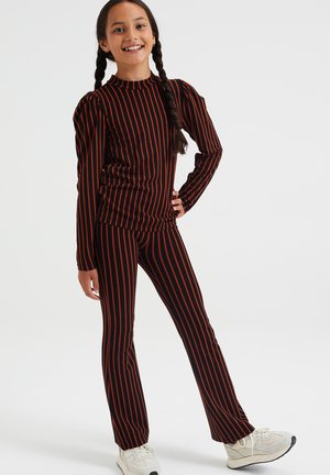 GESTREEPTE FLARED - Kalhoty - brown