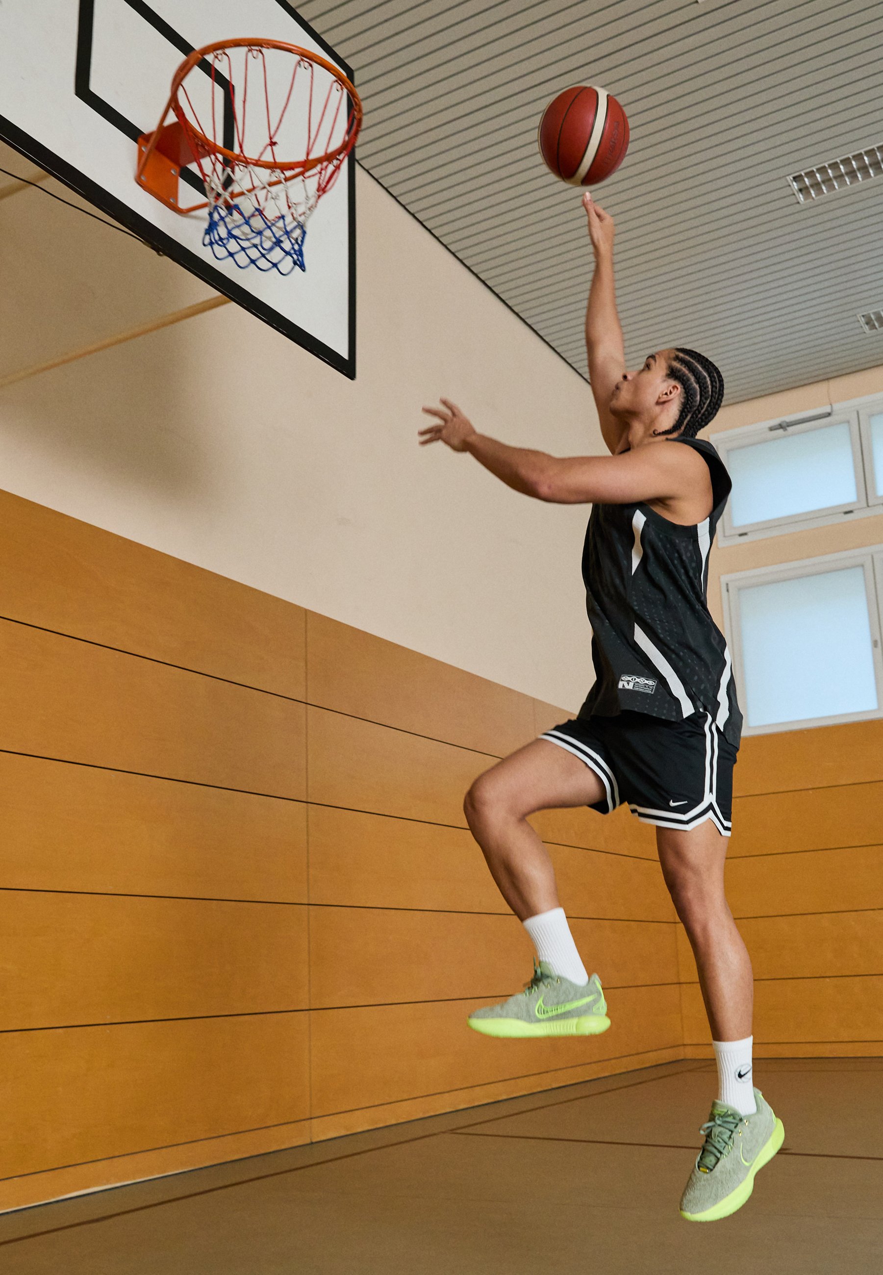 Nike Performance LEBRON XXI - Obuwie do koszykówki/oliwkowy