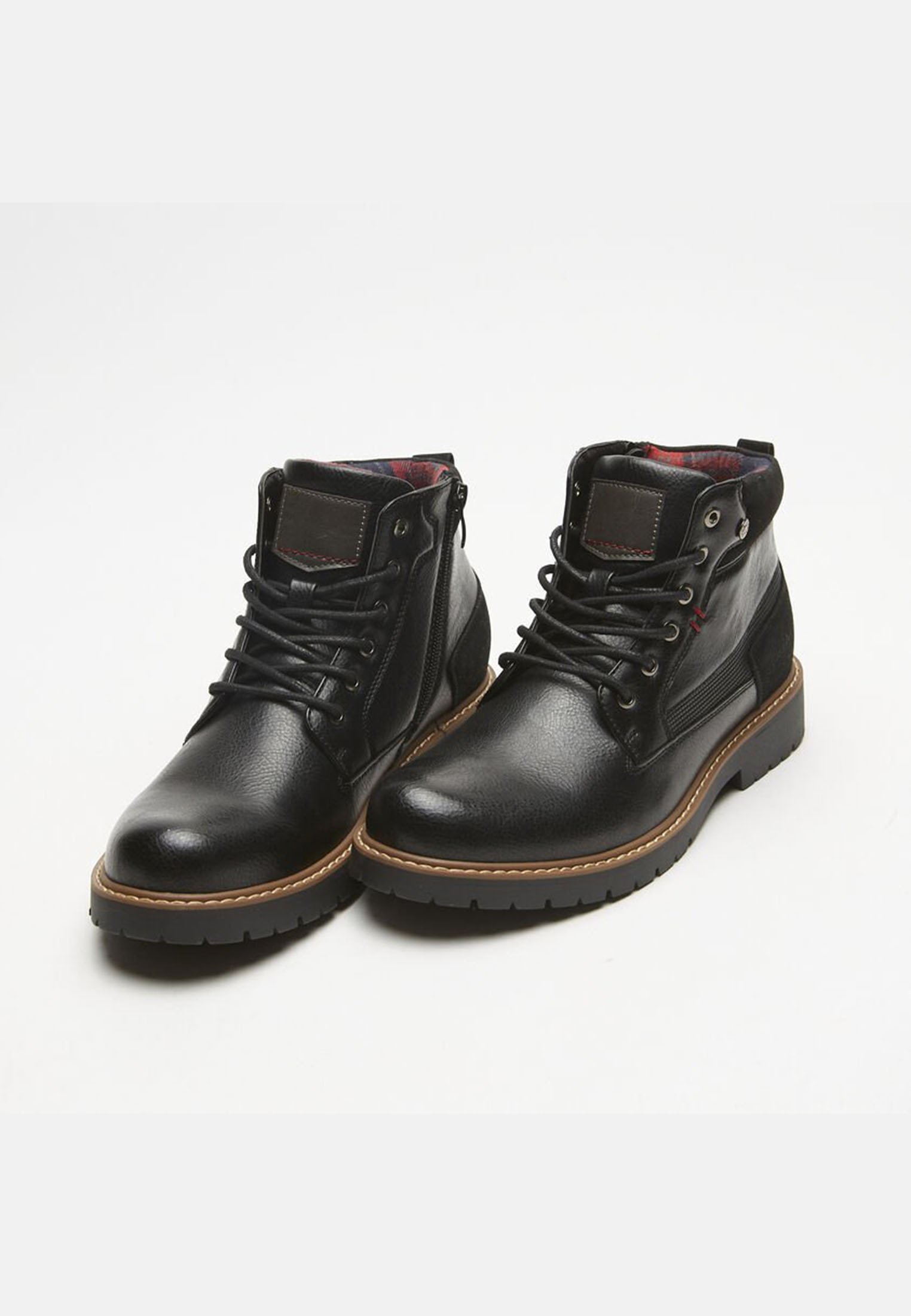 bata stivaletti stringati