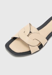 Zign by Zalando Tagant lahtised kingad - tortora