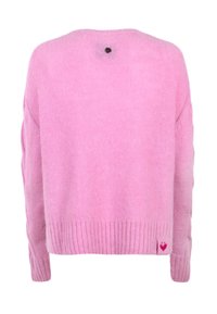 Rosa Wollpullover mit strukturiertem Strick, gerippter Saum und langen Ärmeln. Verziert mit einem kleinen rosa Herzaufnäher an der linken Unterseite.