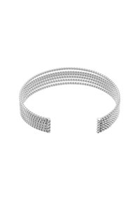 Bracciale in argento con design a metallo intrecciato, caratterizzato da una struttura a capo aperto e superficie texturizzata, adatto a varie misure di polso.