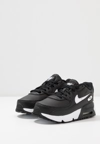 Não selecionado, black/white