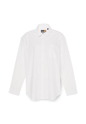 Camicia bianca a maniche lunghe in cotone, con chiusura frontale a bottoni, colletto e una tasca sul petto. Texture liscia e design classico.