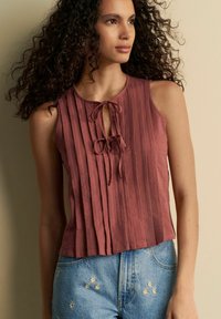 Next REGULAR FIT - PIN TUCK SLEEVELESS FRONT - Blůza - rose pink