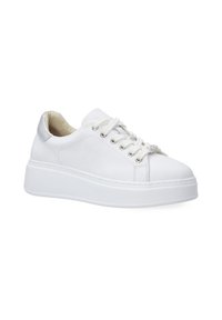 Hvide lædersneakers med en glat tekstur, rund tå, flad hvid platformssål og sølvdetalje ved hælen. Har snørebåndslukning.