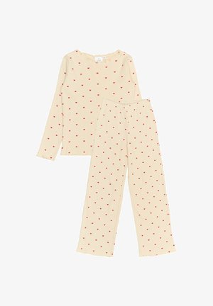 Dvodijelni set pidžame od rebraste tkanine, u krem boji s uzorkom crvenih srca; gornji dio ima naborani izrez, a hlače su ravnog kroja.