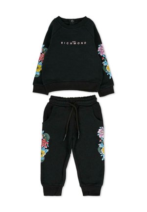 Sweat-shirt noir avec le logo "RICHMOND", broderie florale sur les manches ; jogging assorti avec accents floraux, taille élastique avec cordon de serrage et poches latérales.