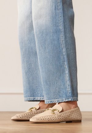 Manfield, LOAFER MIT KETTE - Scarpe senza lacci - beige
