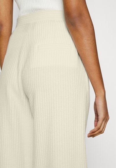 Emporio Armani Trousers - avorio