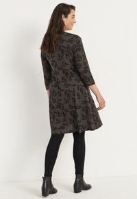 Cellbes of Sweden PATTERNED WITH POCKETS - Jerseykjole - brown black patterned