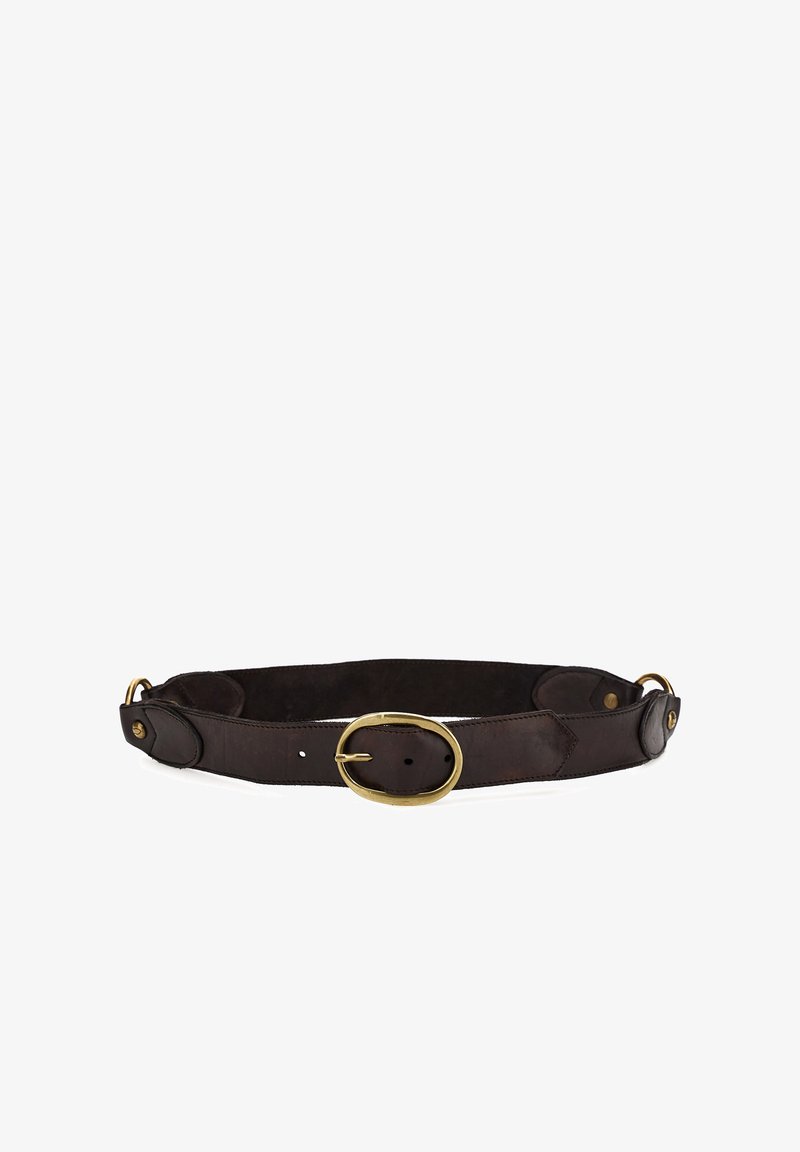 Cintura in pelle marrone con superficie liscia, fibbia ovale in ottone e bottoni a pressione regolabili. Presenta dettagli cuciti e accessori in metallo robusto.