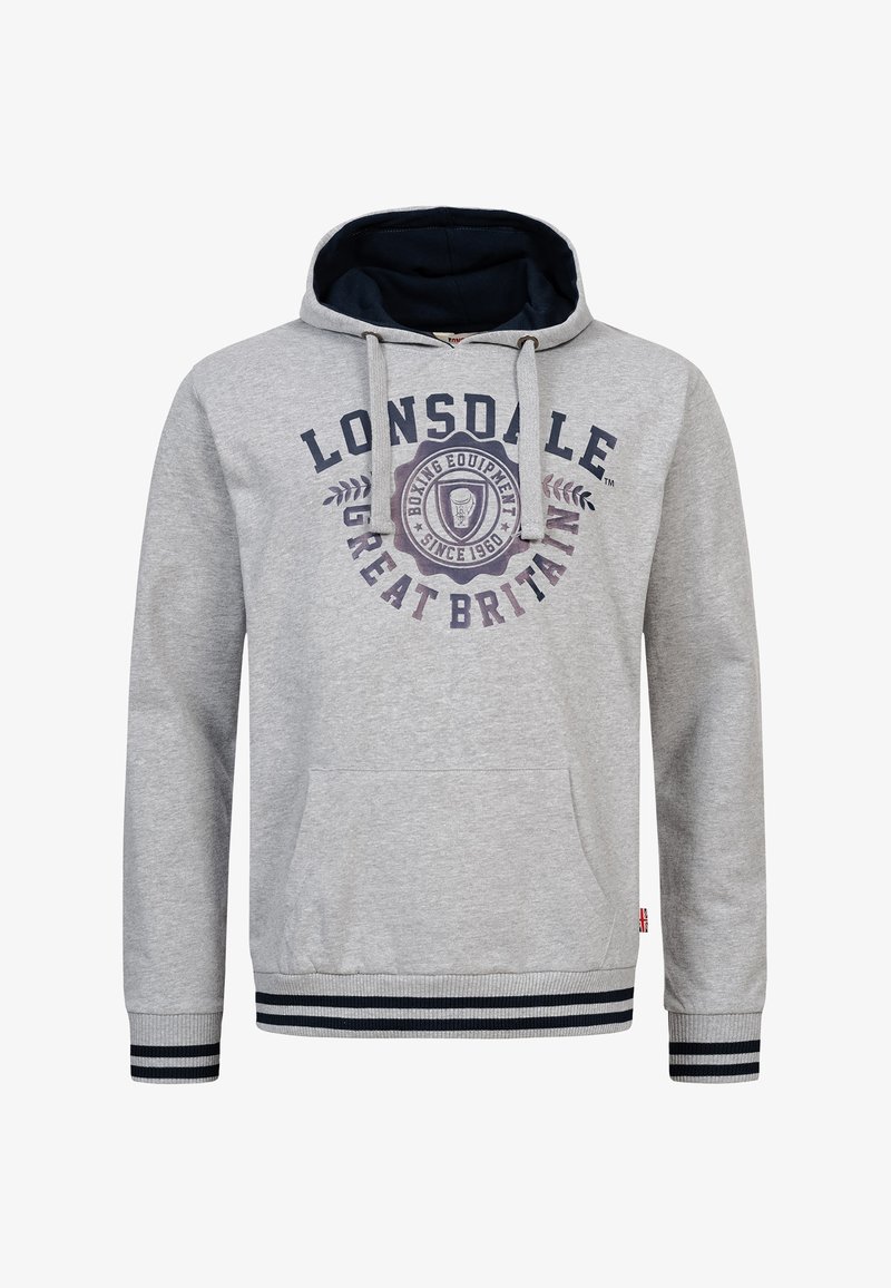 Grå huvtröja med en framficka, med en marinblå fodrad huva och marinblå ränder vid ärmsluten. LONSDALE-logotyp och tryck på framsidan.