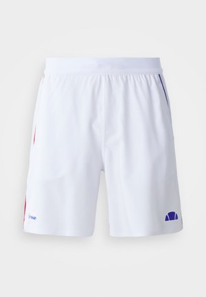 Weiße Sportshorts mit glatter Textur, versehen mit roten und blauen Akzenten. Elastischer Bund für eine gute Passform, mit blauen Logodetails.