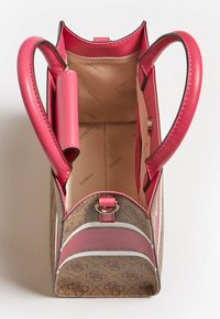Sac structuré avec anses en cuir synthétique rose, un extérieur à motif doré et marron, et un intérieur beige avec imprimé logo.