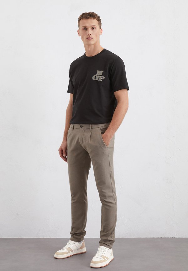 SHORT SLEEVE CREW NECK ARTWORK ON CHEST - Print T-shirt2