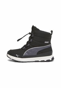 Mustandid ja hallid talvekingad, millel on pehme ülemine osa, nöörimise süsteem ja valge kummitald. Küljel on Puma logo.