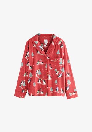 Rotes Pyjama-Oberteil aus glattem Stoff, mit einem Muster von Pinguinen und Winterbäumen. Enthält eine Tasche und einen klassischen Kragen mit Knopfverschluss.