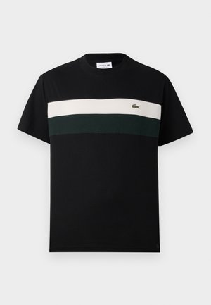 Zwart T-shirt van katoen met een ronde hals, voorzien van een horizontale streep in crème en donkergroen over de borst, en een klein logo.