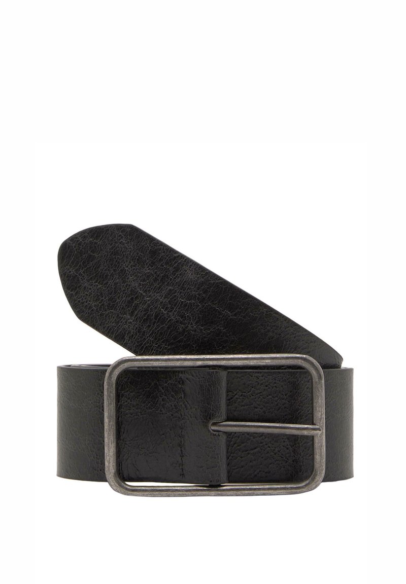 Černý kožený pásek s matným povrchem, který má obdélníkovou sponu ze stříbrné barvy. Pásek se na jednom konci zužuje.