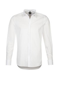 Weißes Herrenhemd mit langen Ärmeln, ausgestelltem Kragen, verdeckter Knopfleiste und leicht abgerundetem Saum, von vorne dargestellt.