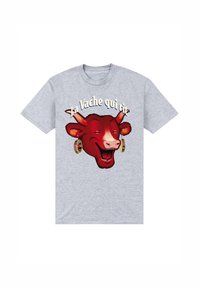 Šedé bavlněné tričko s potiskem karikatury červené krávy s zlatými náušnicemi a textem "La Vache qui rit" ve výrazném krémovém písmu nad ním.