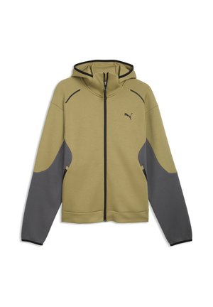 Chaqueta beige y gris con capucha y cremallera, mangas largas y logo de Puma en el pecho izquierdo, mostrada sobre fondo blanco.
