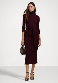 Lauren Ralph Lauren Petite TIE-FRONT TURTLENECK DRESS - Strikket kjole - pinot noir