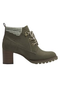 Oliwkowe botki do kostki o zamszowej fakturze, z wyściółką w kratkę, metalowymi akcentami i słupkowym obcasem. Szewna gumowa podeszwa.