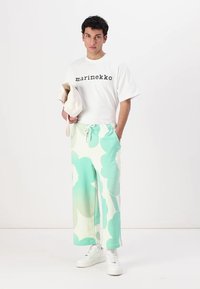 Marimekko FINAALI UNIKKO UNISEX - Pantaloni sportivi - off white/green