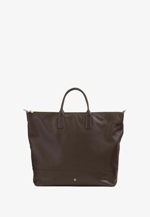 Borsa tote in pelle marrone scuro con due manici superiori, chiusura con zip e texture liscia. Presenta un accento dorato nella parte inferiore.